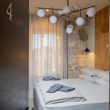 East Coast Deluxe Bed & Breakfast *