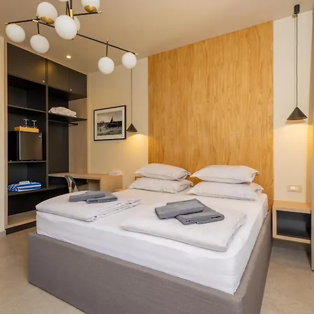 East Coast Deluxe Bed & Breakfast *