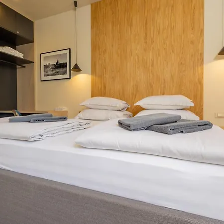 East Coast Deluxe Bed & Breakfast