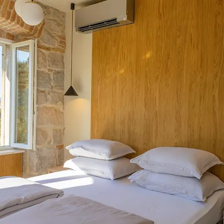 فندق مبيت وإفطار East Coast Deluxe 4*
